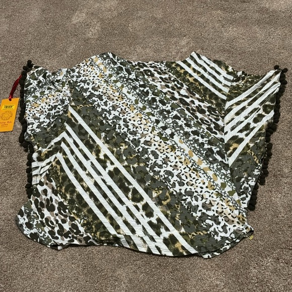 Ruby Rd. Green and White Patterned Blouse - Picture 3 of 4